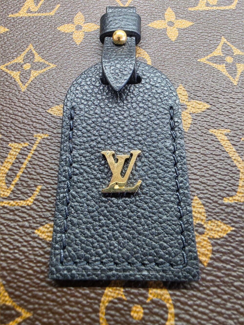 Louis Vuitton Black Leather Name Tag with Gold LV Accent - Picture 2 of 7